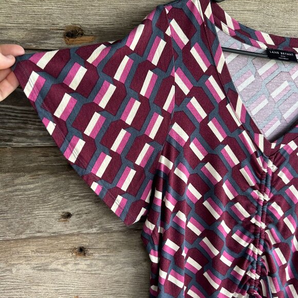 Lane Bryant Women's Geometric Print Top Size 14/16 Short Sleeve Ruched Front - Picture 3 of 9